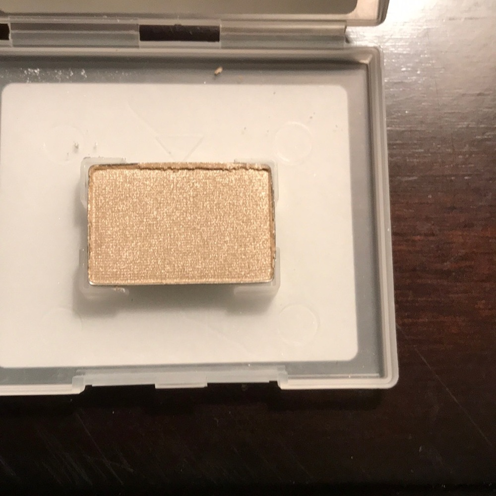 Eye shadow
